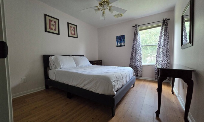 Barker Casa | Spacious 4-bedroom house in nice Houston area, game room and a studio