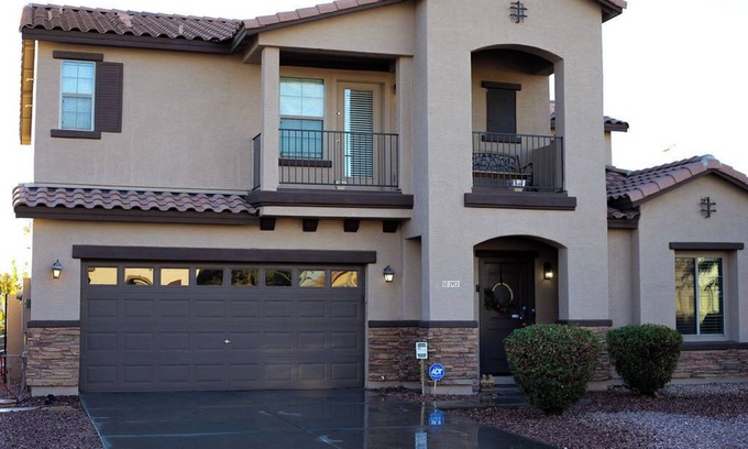 Tuscano Casa | Spacious 4-bedroom house with tranquil outdoor space, includes Grill and Spa.