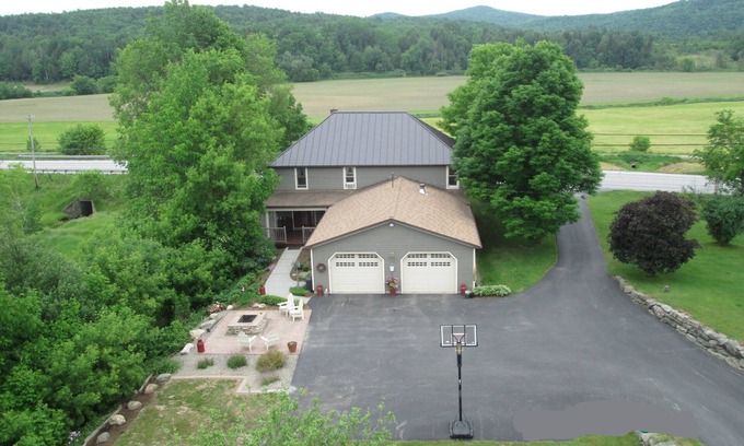 Enosburg Falls Casa | Spacious 4-bedroom house with WiFi, game & fitness room in Franklin County VT