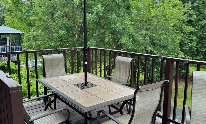 Silver Lane Casa | Spacious 4-bedroom house with WiFi, AC in Tranquil Windsor