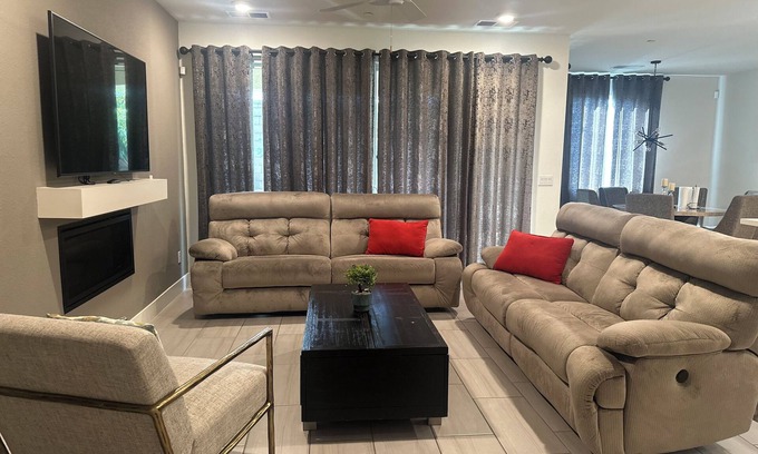 Lodi Casa | Spacious 4-bedroom house in superb Lodi with AC, WiFi