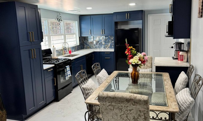 Constitution Casa | Spacious 4-bedroom house in beautiful Atlanta with AC