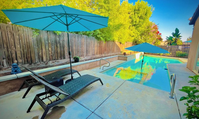 Fresno Casa | Spacious 4-bedroom house with pool and spa in north Fresno