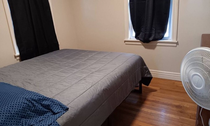 Omaha Casa | Spacious 4-bedroom house with AC, WiFi in fantastic Omaha