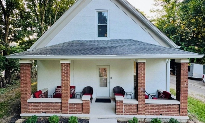 Oxford Casa | Spacious 4-bedroom house right at the Miami University Campus!