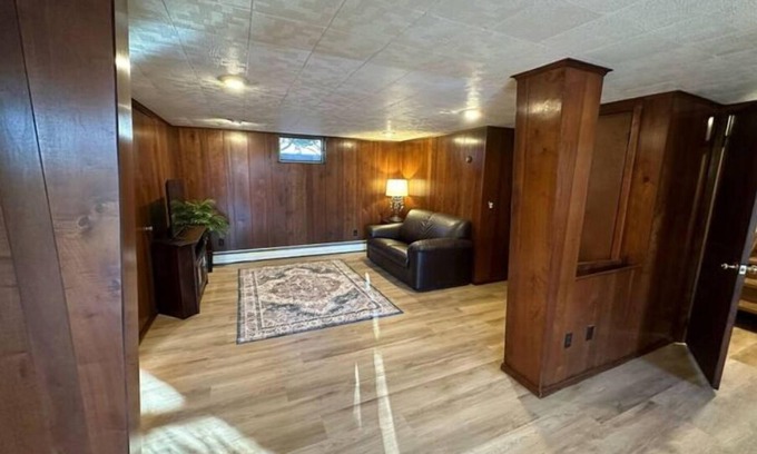 Wayne Casa | Spacious 4-bedroom house in awesome Wayne with WiFi