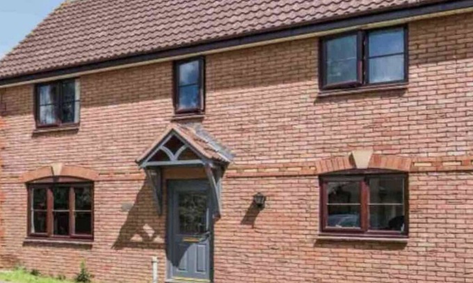 Clyst St Mary Casa | Spacious 4 Bedroom Property With Plenty Room of off Road Parking