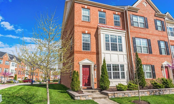 Elkridge Casa | Spacious 4-bedroom townhome in charming Elkridge with WiFi, AC/ Outdoor Playarea