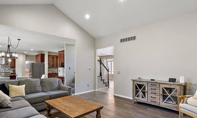 Commerce Township Casa | Spacious 4-bedroom house with WiFi, AC in charming Commerce Twp