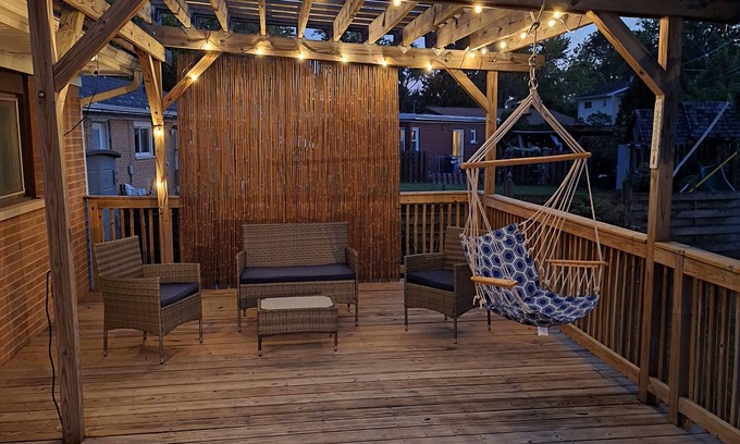 Des Plaines Casa | Spacious 4-bedroom house in charming Des Plaines with AC, WiFi