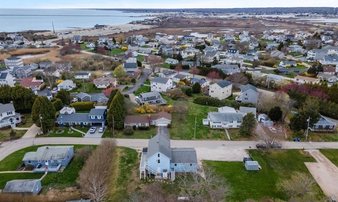 Point Judith Casa | Spacious 4-bedroom in wonderful Narragansett.Short walk to family friendly beach