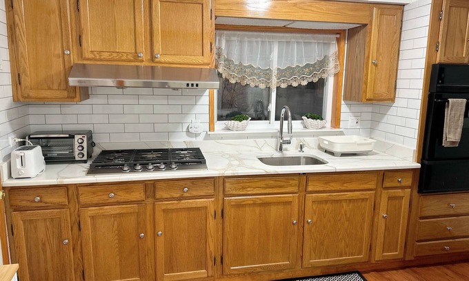 Whitman Casa | Spacious 4-bedroom townhome with WiFi and AC in superb Philadelphia