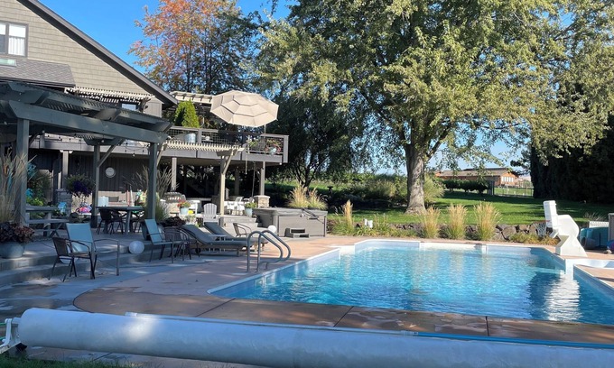 Walla Walla Casa | Spacious 4-bedroom house in lovely Walla Walla with pool and fitness room