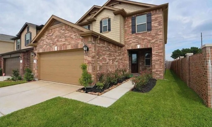 Barker Villa | Spacious 4-bedroom villa in fabulous Houston with WiFi, AC