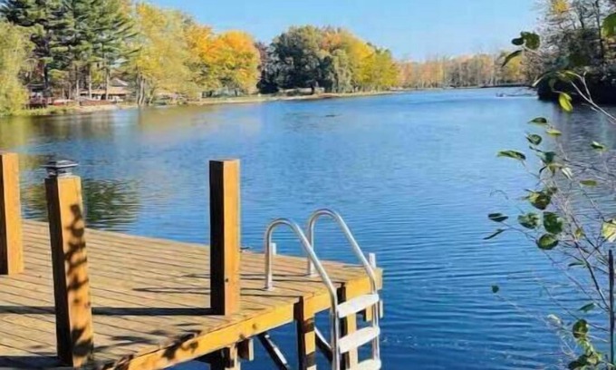 Sylvan Beach Casa | Spacious 4-bedroom waterfront house in Sylvan Beach with private yard and dock.
