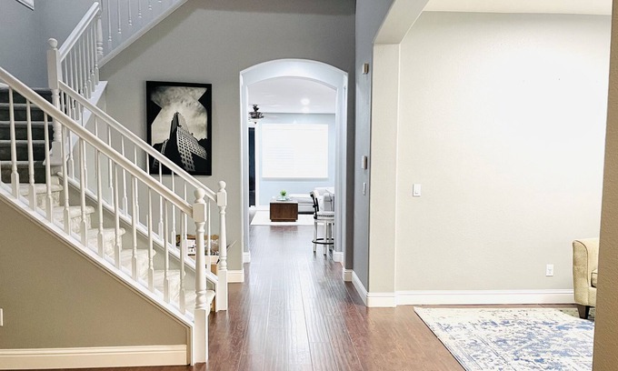 Elk Grove Casa | Spacious 4 bedrooms home in the heart of Elk Grove