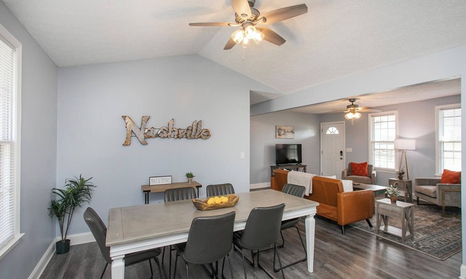 La Vergne Casa | Spacious 4 BR/3 BA with Game Room