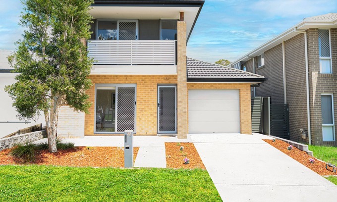 Cobbitty Casa | Spacious 4 Br Modern house WiFi & Parking