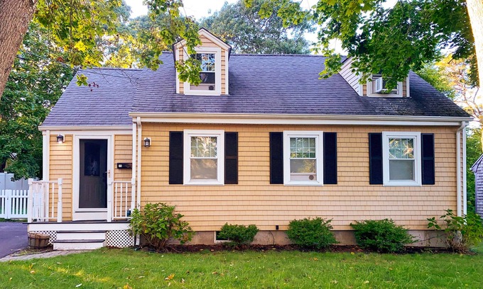 Buzzards Bay Casa | Spacious 4 BR Retreat near Water Wizz, Pond & Beaches - Perfect Family Getaway!