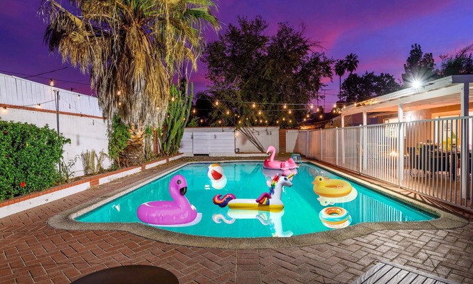 West Hills Casa | Spacious 4-BR West Hills, LA home w/ pool, spa, arcades, games on quiet street
