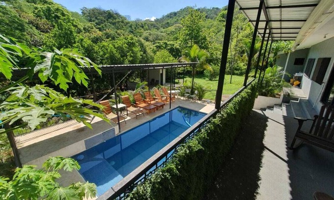 Veintisiete de Abril Casa | Spacious 4-bedroom house with Pool AC & WiFi in delightful Veintisiete de Abril