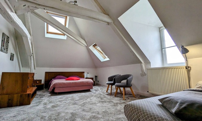 Chateauroux Cama Y Desayuno | Habitación para 4 con baño privado, desayuno incluido