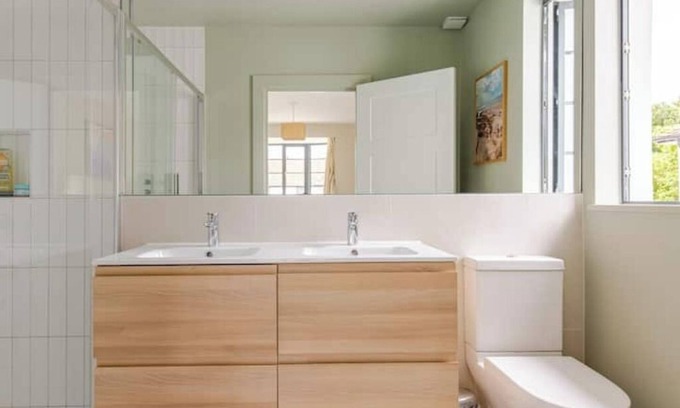 Twickenham Riverside Casa | Spacious 4B family home by Richmond riverside