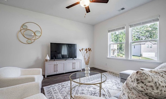 Fairburn Casa | Spacious 4B|Pet Friendly|Month2Month Available #42243