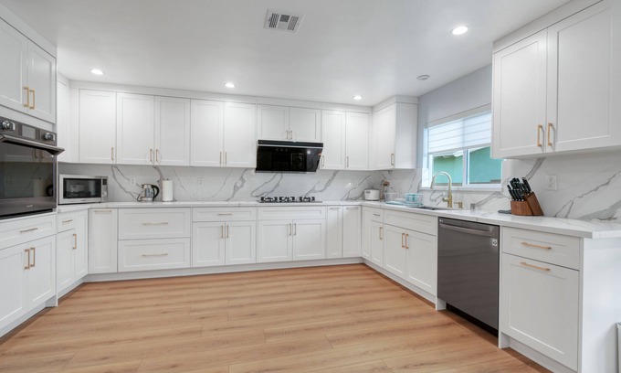 East Pasadena Casa | Spacious 4B3B new house in Pasadena