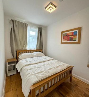 Custom House Casa | Spacious 4BD Home near ExCel London!