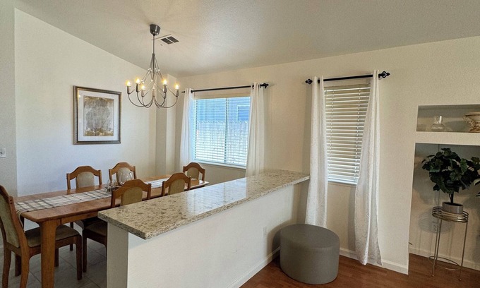 Turlock Casa | Spacious 4bdr 2bth vacation retreat