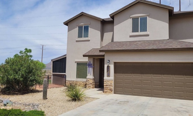 Las Cruces Casa | Spacious 4BR/3 Bath House with Beautiful Mountain Views front and back.