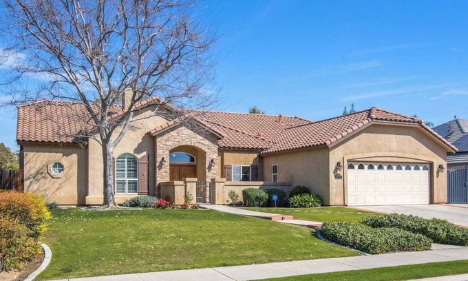 Greenacres Casa | Spacious 4BR 3BA Home KING Suite Pool Sleeps 8