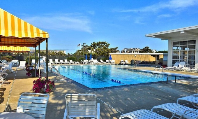 North Shores Casa | Spacious 4BR/5BA Oceanfront Townhouse - Community Pool,Tennis Court