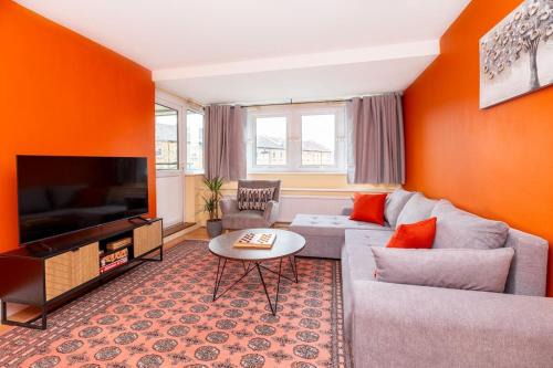 Golborne Apartamento | Spacious 4BR apt with large balcony