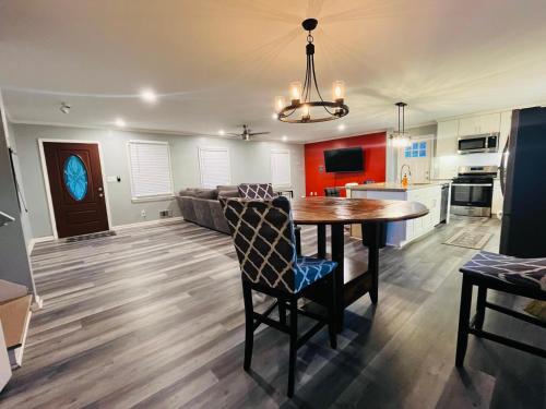 College Park Casa | Spacious 4BR by Airport & Shops!