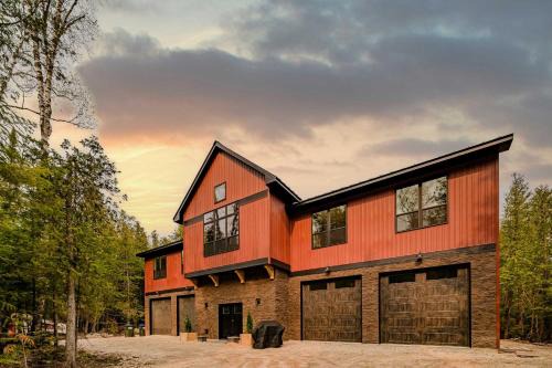 Sturgeon Bay Casa | Spacious 4Br CavePoint Stay Near Dunes PetFriendly