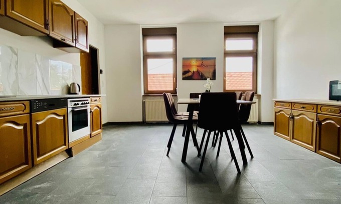 Grinzing Apartamento | Spacious 4BR for 15 & 15 Min to Danube