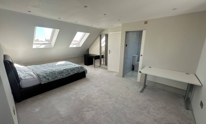 Stonecot Casa | Spacious 4BR Home Garden & Office Space