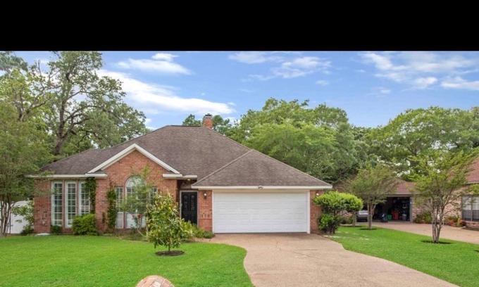 Southwood Valley Casa | Spacious 4BR home 7 mins to Kyle Field!