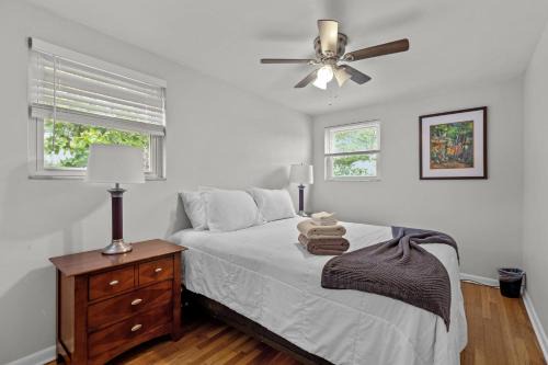 Pittsburgh Apartamento | Spacious 4BR Home-Big Yard Huge Driveway