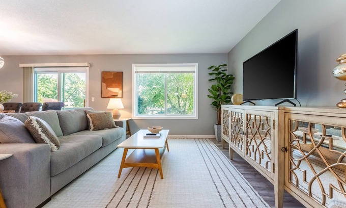 Columbia Heights Casa | Spacious 4BR Home in Minneapolis