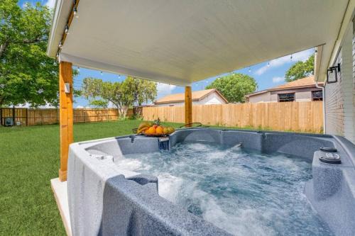 Irving Casa | Spacious 4BR Home, Lux Hot Tub & Secure Gated Yard, Near Airport & Attractions