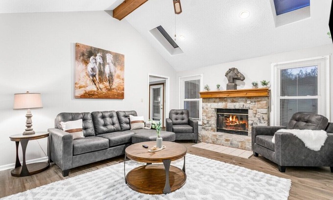 I-435 West KC-KS Casa | Family Friendly/4BRHome Near Legends/Speedway/Wifi