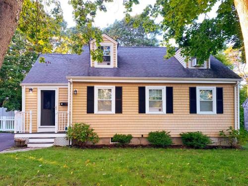 Buzzards Bay Casa | Spacious 4BR Home near Water Park, Pond & Beaches