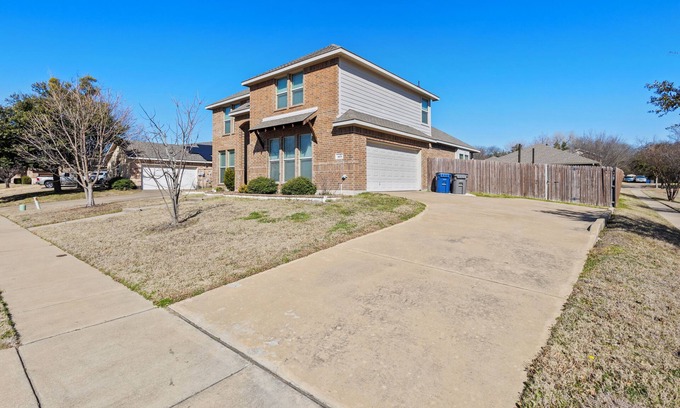 DeSoto Casa | Spacious 4BR Home - 2 Living Rooms, Study, Firepit, Pet-Friendly!