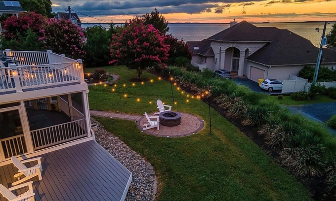 Stevensville Casa | Spacious 4BR Home w/waterviews! Recently updated, game room, roof top deck.