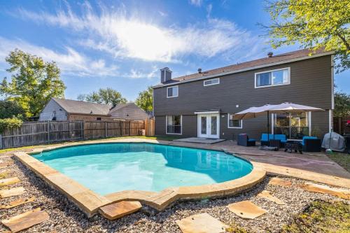 South Arlington Casa | Spacious 4BR Home with Pool BBQ & Games