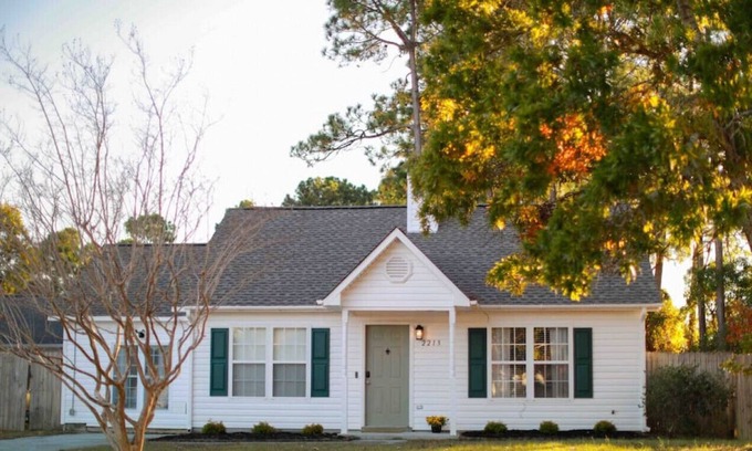 Murraysville Casa | Spacious 4BR Home w/ Indoor Fireplace + Coffee Bar