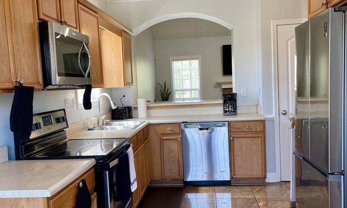 Oak Hill Casa | Spacious 4br house- 10 mins from the town square